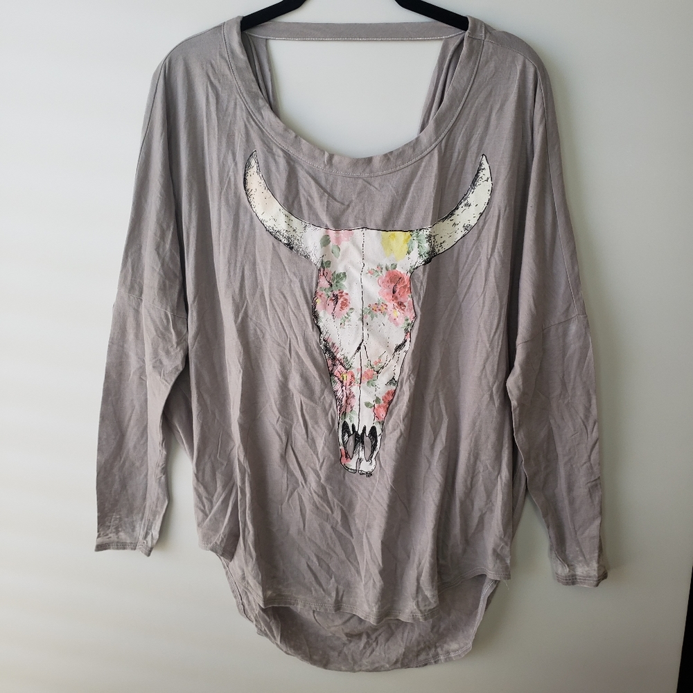 Chaser blooming cow skull graphic drape back long sleeve top boho medium NWT - Picture 4 of 8
